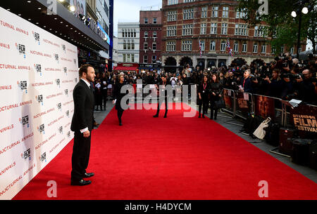 Tom Ford frequentando il sessantesimo BFI London Film Festival screening di animali notturni tenutosi al cinema Odeon di Leicester Square, Londra. Foto Stock