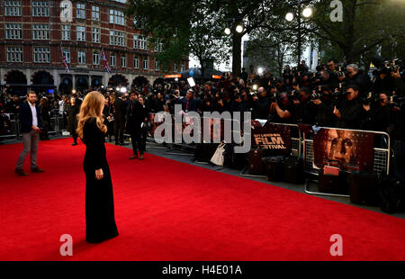 Amy Adams frequentando il sessantesimo BFI London Film Festival screening di animali notturni tenutosi al cinema Odeon di Leicester Square, Londra. Stampa foto di associazione. Picture Data: venerdì 14 ottobre, 2016. Vedere PA Storia SHOWBIZ animali. Foto di credito dovrebbe leggere: Ian West/PA FILO Foto Stock