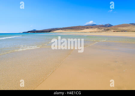 Bellissima laguna sulla spiaggia di Sotavento sulla Penisola di Jandia, Fuerteventura, Isole Canarie, Spagna Foto Stock