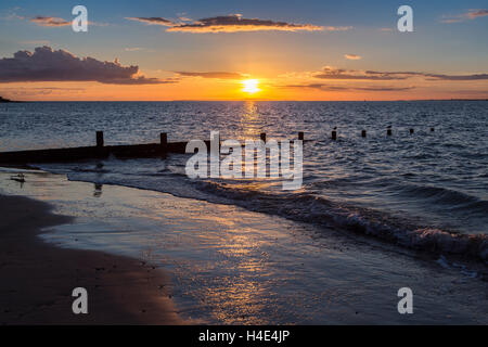 Tramonto, Colwell Bay, Isle of Wight, Regno Unito Foto Stock