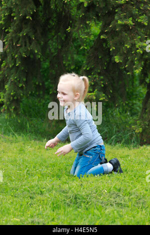 Ritratto di un felice bambina Foto Stock