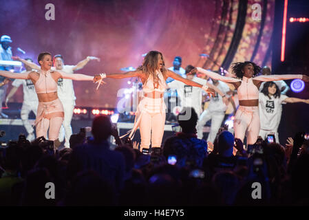 Artista musicale Ciara esegue per la folla a noi il giorno di Seattle in Key Arena Foto Stock