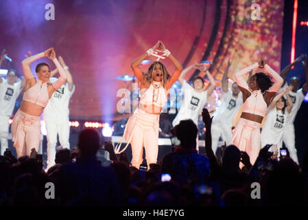 Artista musicale Ciara esegue per la folla a noi il giorno di Seattle in Key Arena Foto Stock