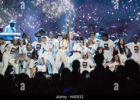 Artista musicale Ciara esegue per la folla a noi il giorno di Seattle in Key Arena Foto Stock