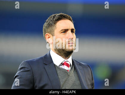 La città di Bristol head coach Lee Johnson prima il cielo di scommessa match del campionato al Cardiff City Stadium. Foto Stock