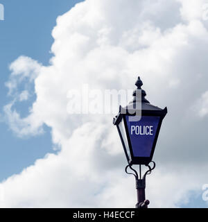 Segno di polizia street light in vecchio stile UK Stratford Upon Avon Foto Stock
