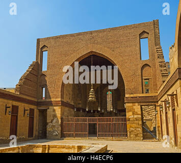 Il Cairo, Egitto - 10 ottobre 2014: le rovine nel cortile di Al-Nasir Muhammad complesso funerario, su 10 Ottobre al Cairo. Foto Stock