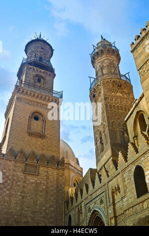 Il minareto di Qalawun complesso e il minareto di Al-Nasir Muhammad complessa origine accanto a ciascun altro, al Cairo in Egitto Foto Stock