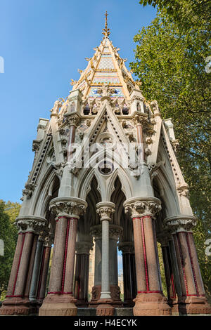 Buxton Memorial fontana progettata da architetto Charles Buxton sorge nella torre di Victoria Gardens, Westminster, London, Regno Unito Foto Stock