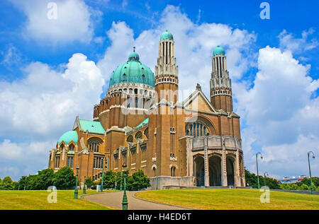 L'Art Deco Basilique du Sacre-Coeur situato nel Parc Elisabeth in cima alla collina di Koekelberg Foto Stock