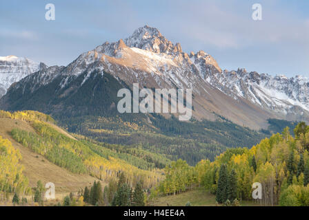 Picco di montagna Foto Stock