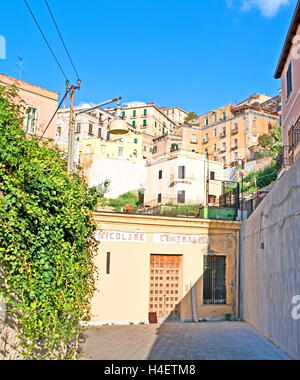 L'ingresso al Petraio stazione della funicolare centrale, che è una parte della Metropolitana di Napoli, Napoli Italia Foto Stock