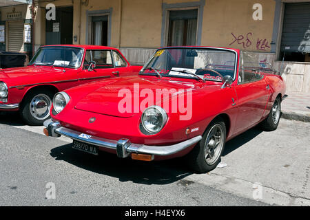 Rosso 124 Fiat Coupè Sport Spider, 1966-87 Foto Stock