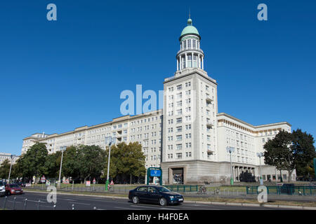 Una vista del Frankfurter Tor in Berlin Foto Stock