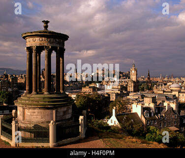 Lo skyline di Edimburgo vista da Calton Hill, Lothian, Scozia, Regno Unito Foto Stock