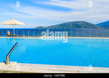 Piscina sulla costa dell'isola di Kefalonia, Grecia Foto Stock