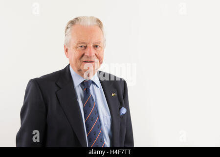 Signore Dafydd Elis-Thomas ex Plaid Cymru AM che esci per diventare un indipendente AM all'Assemblea del Galles. Foto Stock