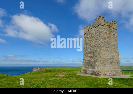 Marwick testa (RSPB) e il Kitchener Memorial, Orkney continentale, Scozia. Foto Stock