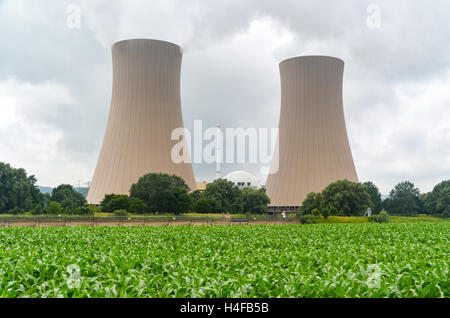 Torri di raffreddamento del nucleare di Grohnde powerplant,Germania Foto Stock