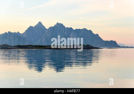 Scogliere taglienti in Lofoten, Norvegia Foto Stock