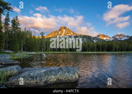 Anthony lago e montagna Gunsight, Elkhorn montagne, Wallowa-Whitman National Forest, Oregon orientale. Foto Stock