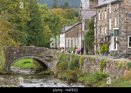 L'affascinante villaggio di Beddgelert, Snowdonia National Park, North Wales, Regno Unito Foto Stock
