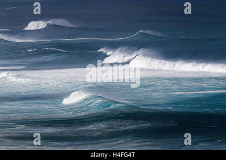Panoramica di grandi onde sulla North Shore di Oahu Hawaii Foto Stock
