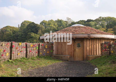 Vista laguna nascondere all'interno di Washington Wetland Centre, Tyne and Wear, England, Regno Unito Foto Stock