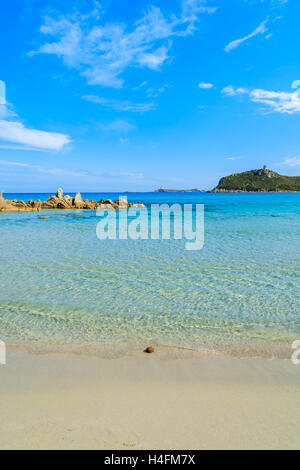 Bellissimo Porto Giunco spiaggia con mare azzurro acqua, l'isola di Sardegna, Italia Foto Stock