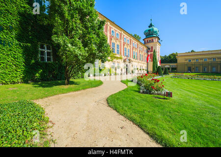 Giardini del bellissimo Castello Lancut su soleggiate giornate estive, Polonia Foto Stock