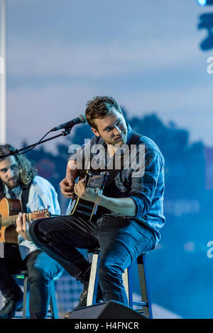 Phillip Phillips esegue alla cerimonia di chiusura per il Invictus giochi su 12 maggio 2016 presso la ESPN Wide World of Sports Complex di Orlando, in Florida. Foto Stock