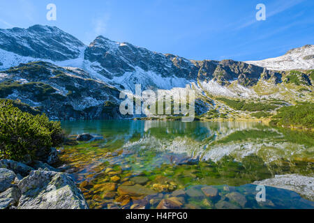 Splendido lago alpino in valle Gasienicowa nella stagione autunnale, Alti Tatra, Polonia Foto Stock