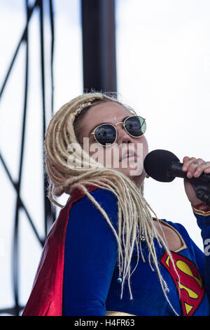 Elle re suona presso il Tortuga Music Festival il 17 aprile 2016 a Fort Lauderdale, Florida. Foto Stock