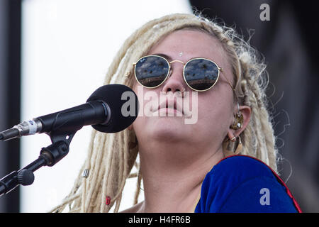 Elle re suona presso il Tortuga Music Festival il 17 aprile 2016 a Fort Lauderdale, Florida. Foto Stock