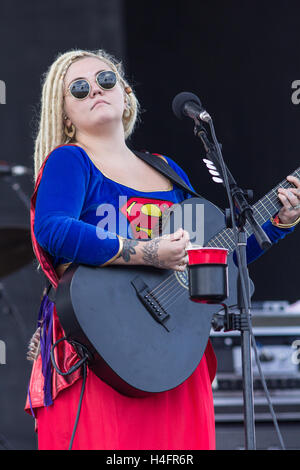 Elle re suona presso il Tortuga Music Festival il 17 aprile 2016 a Fort Lauderdale, Florida. Foto Stock