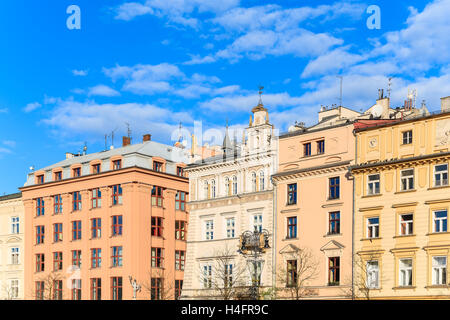 Cracovia in Polonia - Dic 12, 2014: case colorate sulla piazza del mercato di Cracovia. Questo è più spesso visitato la città in Polonia tra i turisti stranieri. Foto Stock