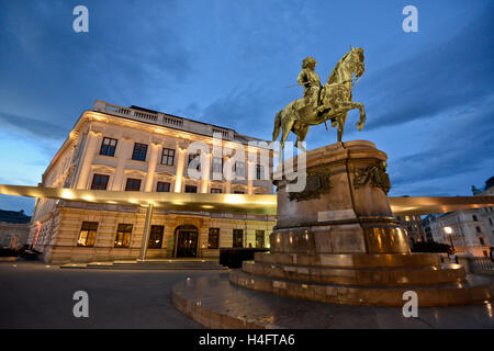 Il Museo Albertina. Ampio angolo di visione notturna. Austria, Vienna Foto Stock