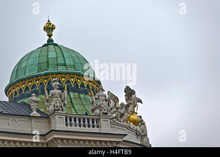 Kunsthistorisches Museum di Vienna in Austria. Dettaglio della cupola in bronzo Foto Stock