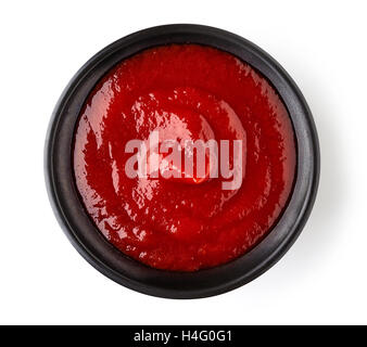 Tazza di ketchup o salsa di pomodoro isolato su sfondo bianco, vista dall'alto Foto Stock