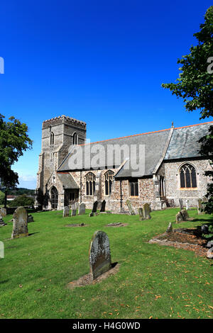 Estate, Chiesa di Tutti i Santi, Shouldham village, contea di Norfolk; Inghilterra; Regno Unito Foto Stock