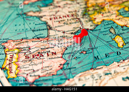 Barcellona, Spagna imperniata su vintage Mappa di Europa Foto Stock