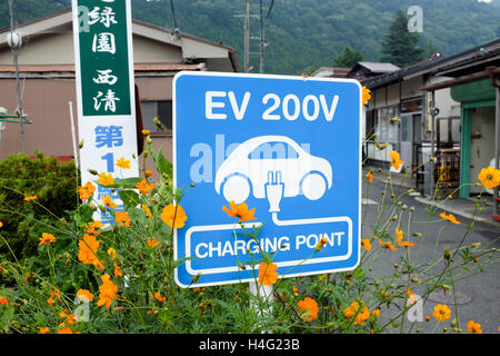 Un punto di carica in Giappone per i veicoli elettrici. Foto Stock