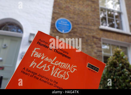 Londra, Regno Unito. 15 ottobre, 2016. Un 'Gonzo' style targa blu è apparso su una casa in Fulham, Londra dove artista Ralph Steadman creato nel 1971 le illustrazioni per il libro "La Paura e Delirio a Las Vegas di Hunter S Thompson. (C) Jeffrey Blackler/Alamy Live News Foto Stock