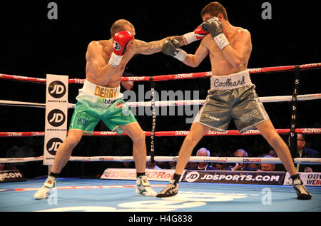 Echo Arena, Liverpool , Regno Unito il 15 ottobre 2016. Tony Bellew v BJ Flores Matchroom pugilato Fight Night. Luke Campbell (scafo) vs Derry Mathews (Liverpool) durante la WBC Silver Internazionale Campionato leggero bout at Echo Arena, Liverpool Credit: stephen Gaunt/Touchlinepics.com/Alamy Live News Foto Stock