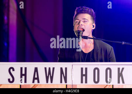 Milwaukee, Wisconsin, Stati Uniti d'America. Xiv oct, 2016. Musicista GANCIO SHAWN suona dal vivo durante il coraggio tour presso il Riverside Theatre a Milwaukee nel Wisconsin © Daniel DeSlover/ZUMA filo/Alamy Live News Foto Stock