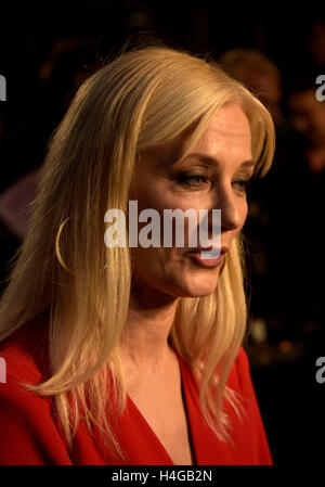 Londra, Regno Unito. 15 ottobre, 2016. Joely Richardson partecipando alla premiere di SNOWDEN al BFI London Film Festival Odeon Leicester Square sabato 15 ottobre 2016 Credit: Peter Phillips/Alamy Live News Foto Stock