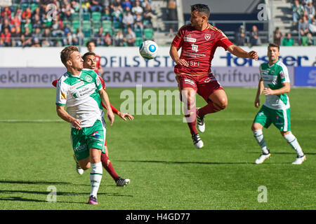 San Gallo, Svizzera. Il 16 ottobre 2016. Diego Ciccone combatte per la palla durante il Raiffeisen Super League FC SAN GALLO vs FC Vaduz. Credito: Rolf Simeone/bildgebend.ch/Alamy Live News Foto Stock