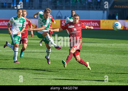 San Gallo, Svizzera. Il 16 ottobre 2016. Marco Aratore germogli sull'obiettivo durante il Raiffeisen Super League FC SAN GALLO vs FC Vaduz. Credito: Rolf Simeone/bildgebend.ch/Alamy Live News Foto Stock