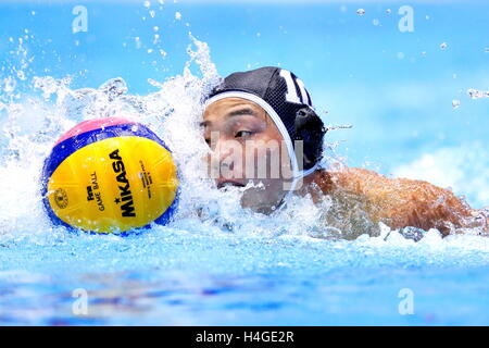 Tatsumi International Piscina, Tokyo, Giappone. 9 Ott, 2016. Mitsuru Takada (), 9 ottobre 2016 - Pallanuoto : La 92ma tutto il Giappone Pallanuoto campionato, gli uomini per il terzo posto di match tra Nippon Sport Scienza Università 20-10 Waseda University a Tatsumi International Piscina, Tokyo, Giappone. © AFLO SPORT/Alamy Live News Foto Stock