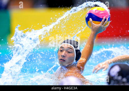 Tatsumi International Piscina, Tokyo, Giappone. 9 Ott, 2016. Mitsuru Takada (), 9 ottobre 2016 - Pallanuoto : La 92ma tutto il Giappone Pallanuoto campionato, gli uomini per il terzo posto di match tra Nippon Sport Scienza Università 20-10 Waseda University a Tatsumi International Piscina, Tokyo, Giappone. © AFLO SPORT/Alamy Live News Foto Stock